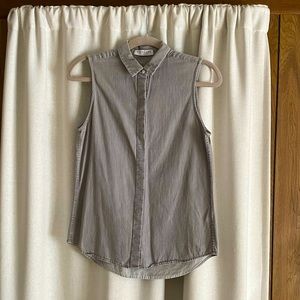 Everlane 100% cotton light gray sleeveless button down top vest